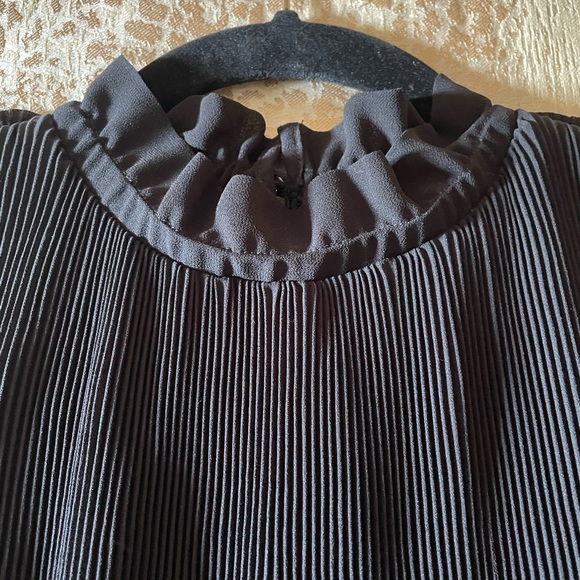 BNWT WOMENS H&M PLEATED DRESS, SIZE XS - Picture 10 of 12